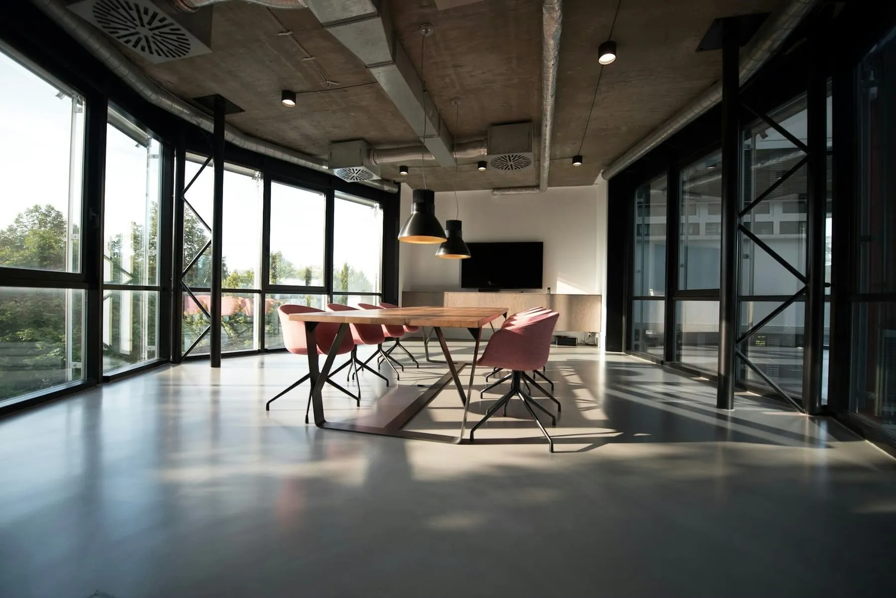 Odunluk'ta cam cepheli, açık planlı 180 m² ofis — 1. fotoğraf / 2