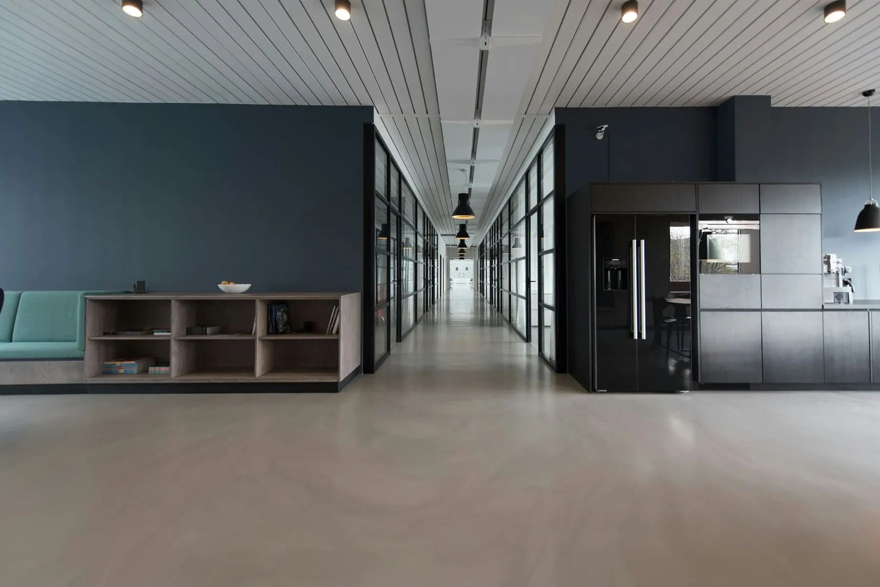 Odunluk'ta cam cepheli, açık planlı 180 m² ofis — 2. fotoğraf / 2