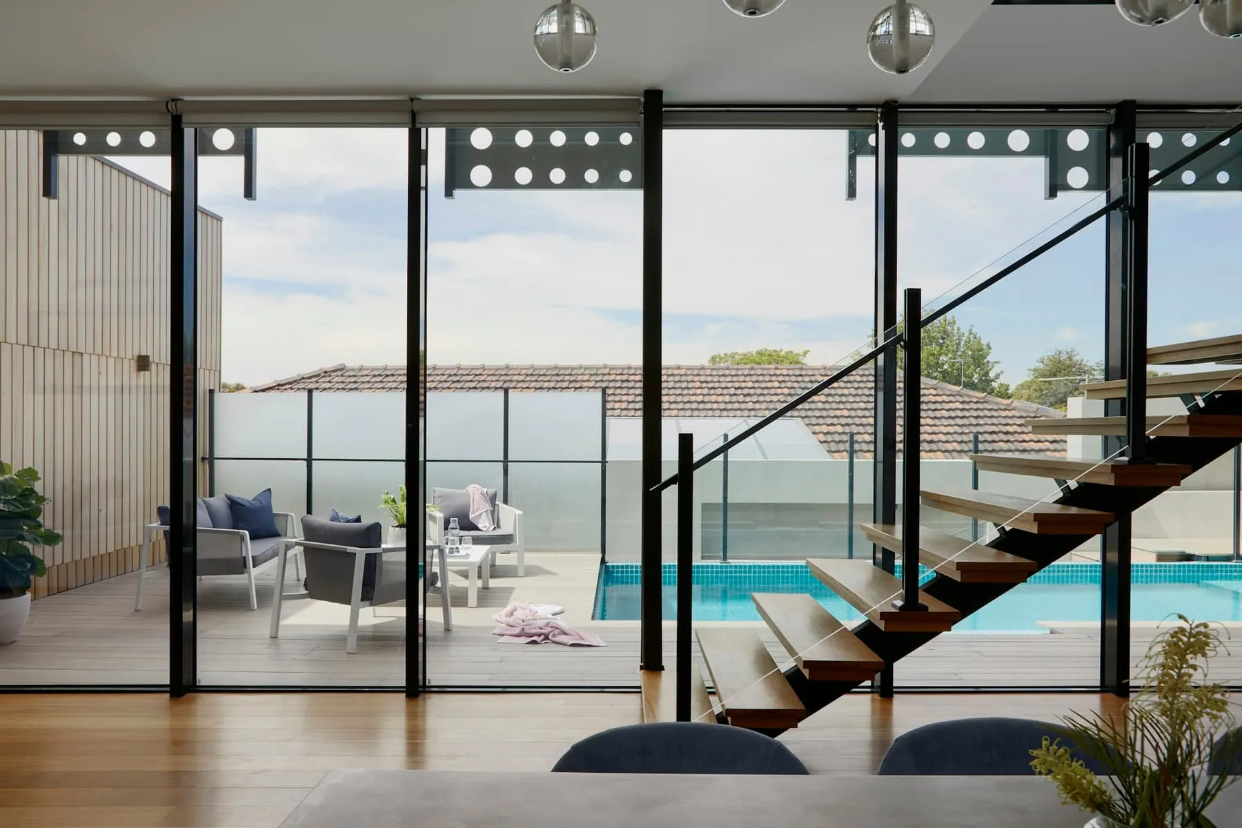 Güzelyalı'da deniz manzaralı, havuzlu 4+1 villa — 2. fotoğraf / 4